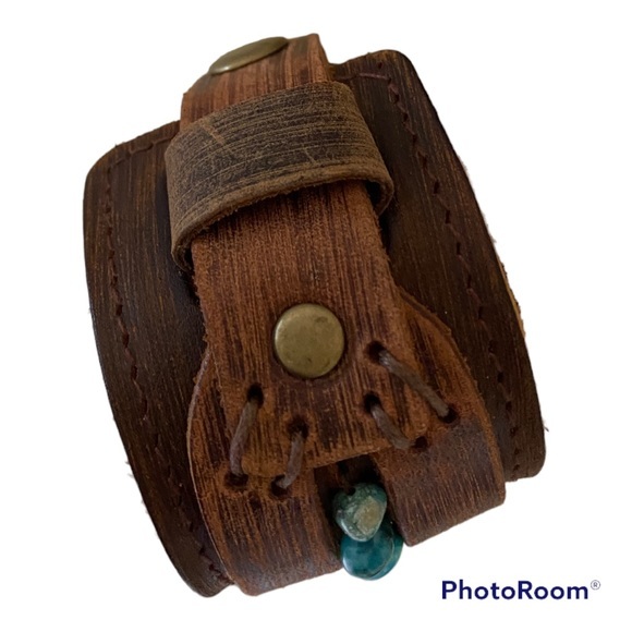 NWT LEATHER CUFF🎉🎉 - Picture 2 of 9